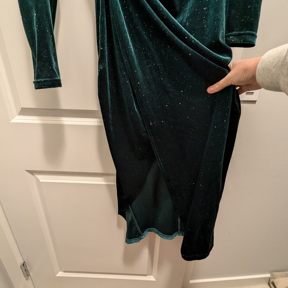 Perfect Holiday / Christmas Dress - Picture 4 of 6